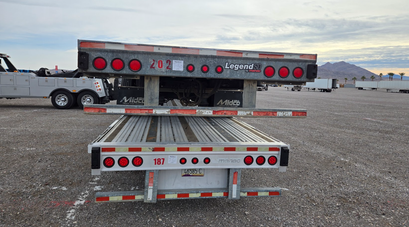 Flatbed vs Wheel-Lift Towing