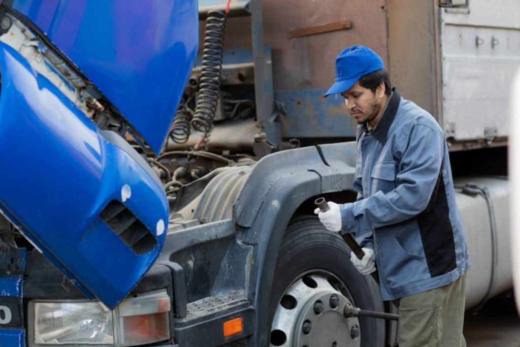 7 Common Causes of Semi-Truck Breakdowns