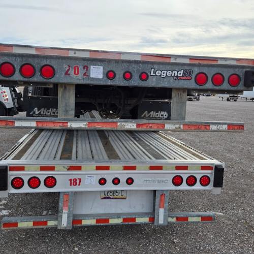 Flatbed vs Wheel-Lift Towing